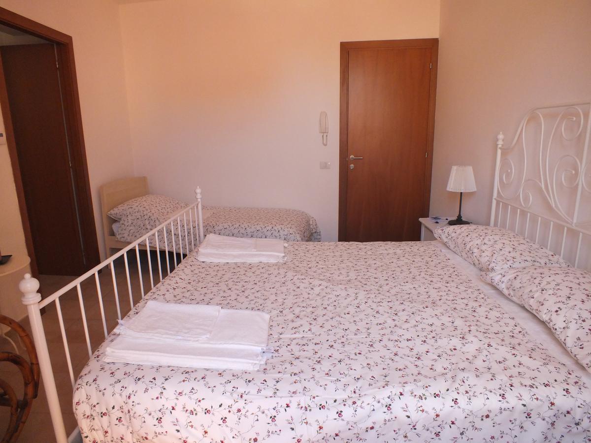 Il Torrione Bed & Breakfast เยซี ภายนอก รูปภาพ