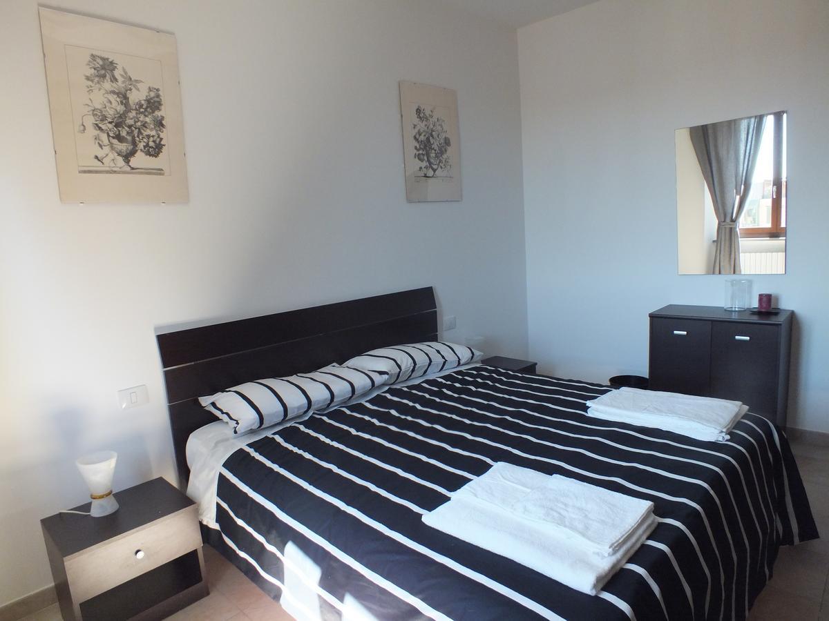 Il Torrione Bed & Breakfast เยซี ภายนอก รูปภาพ
