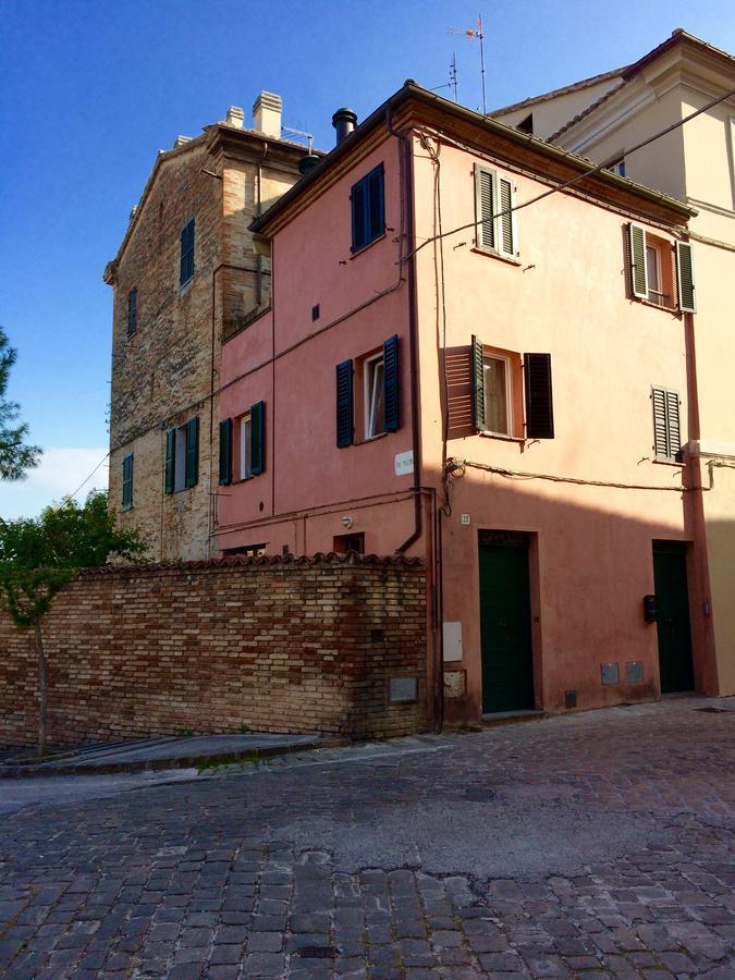 Il Torrione Bed & Breakfast เยซี ภายนอก รูปภาพ